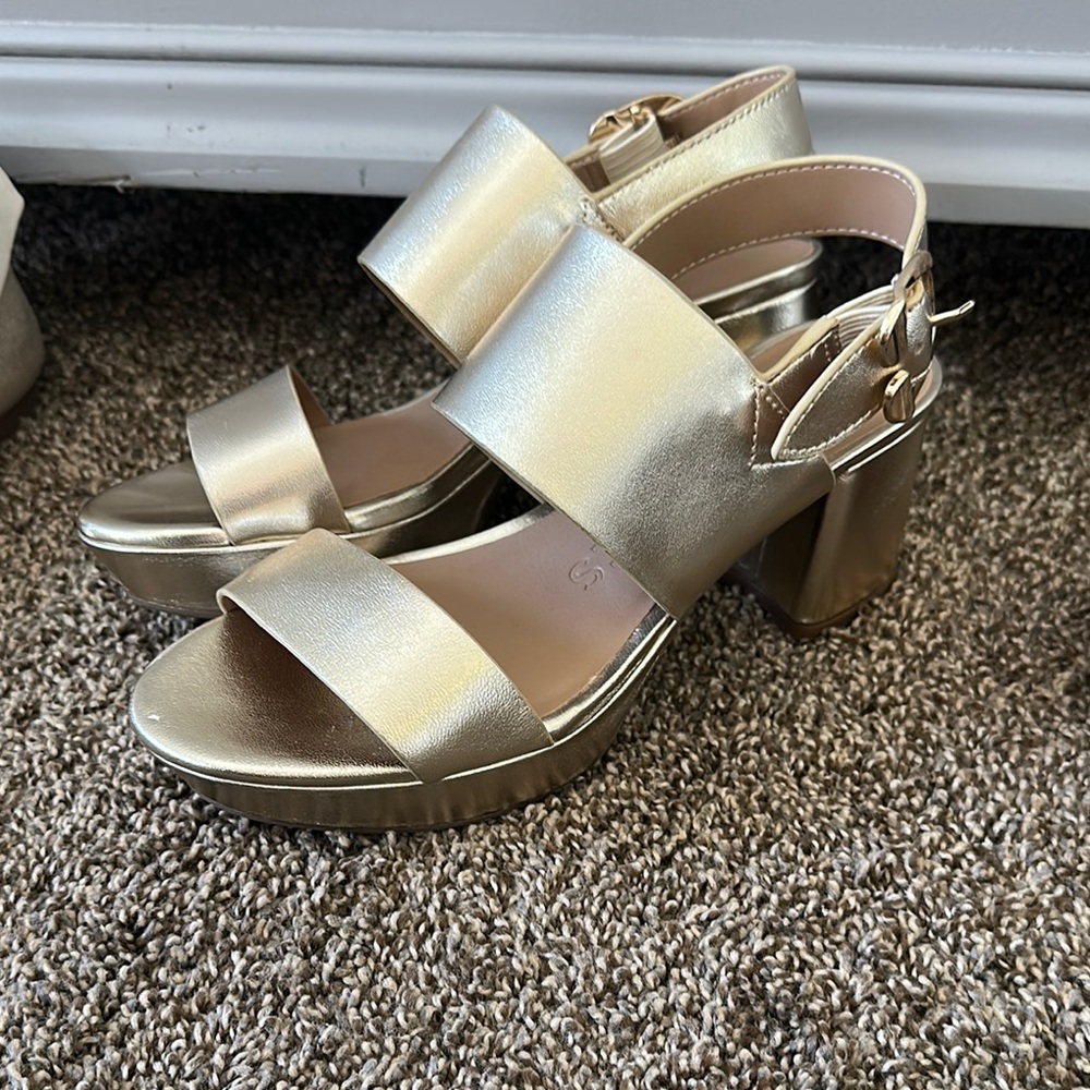 AEROSOLES Gold Heels with Cushioned Comfort
